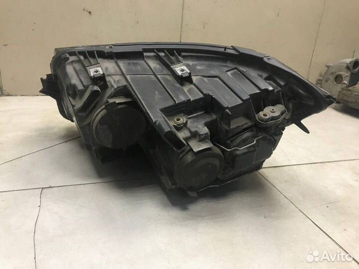 Фара правая Volkswagen Transporter