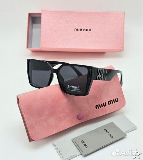 Солнцезащитные очки Miu Miu