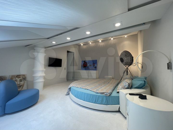 3-к. квартира, 94 м², 8/8 эт.