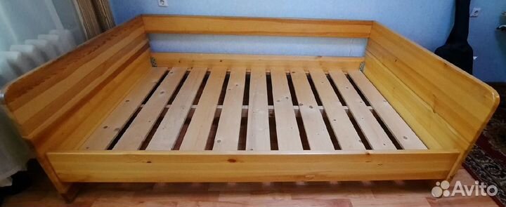 Кровать деревянная