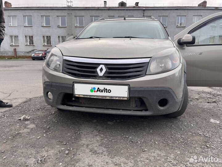 Renault Sandero Stepway 1.6 МТ, 2012, битый, 87 000 км