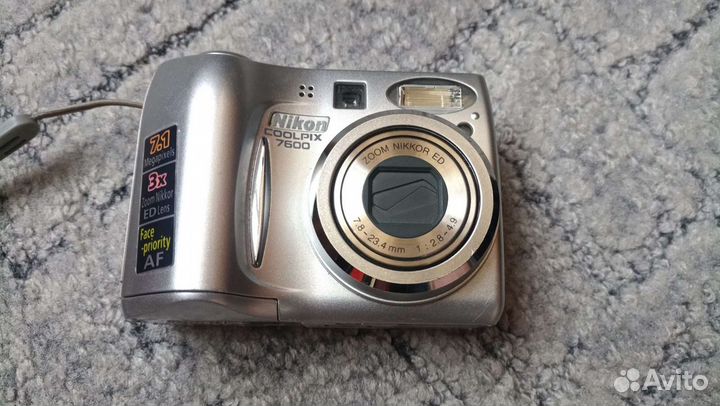 Nikon Coolpix 7600