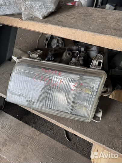Фара левая Toyota Crown 150