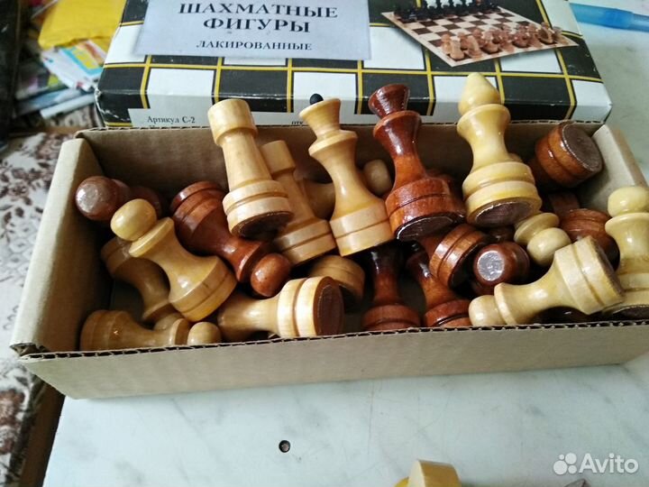 Шахматные фигуры лакированные