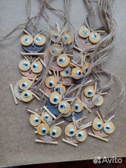 Сова- медальон из бумажной лозы