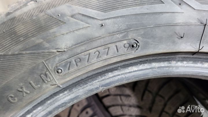 Toyo Observe Ice-Freezer 215/55 R17