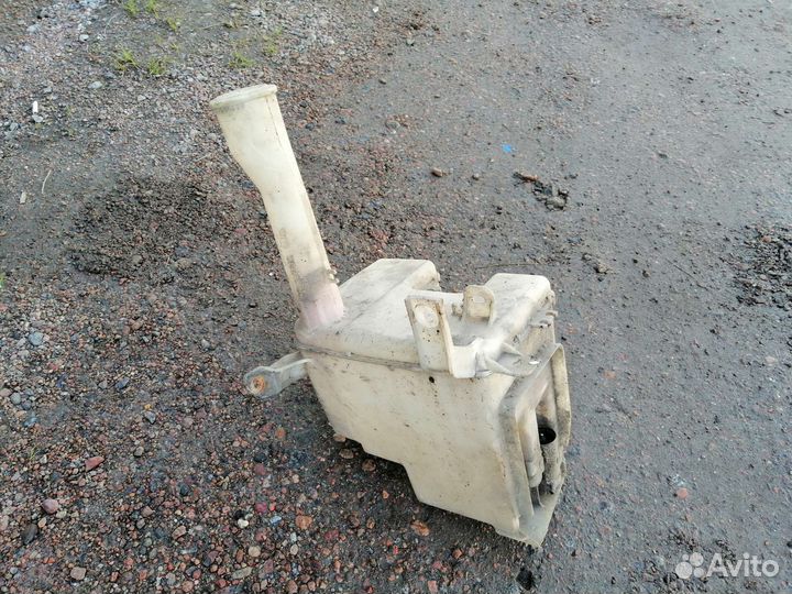 Бачок обывателя Mitsubishi Lancer 9