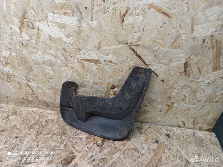 Брызговик передний левый Chevrolet Aveo T250