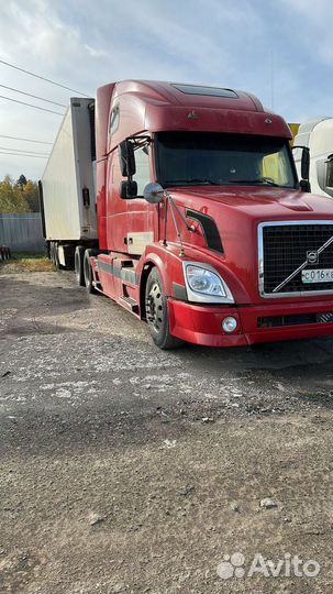 Volvo VNL 64T с полуприцепом, 2003
