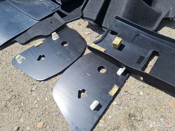 Обшивка багажника Toyota Progres
