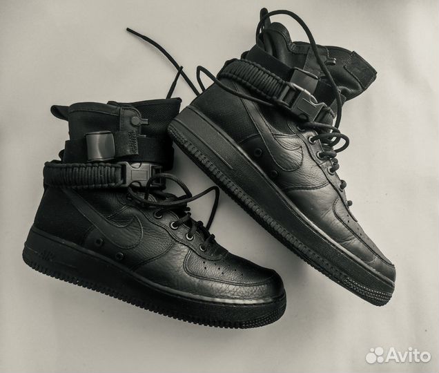 Nike Air Force 1 triple black