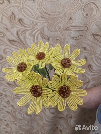 Ромашки из бисера