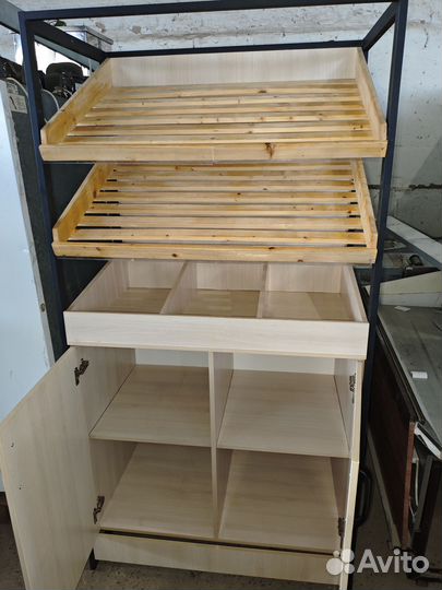 Хлебный стеллаж с ящиками