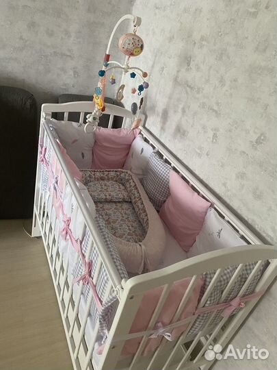 Бортики, кокон и мобиль