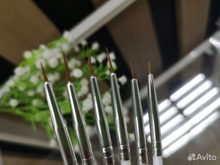 Кисть тонкая для маникюра