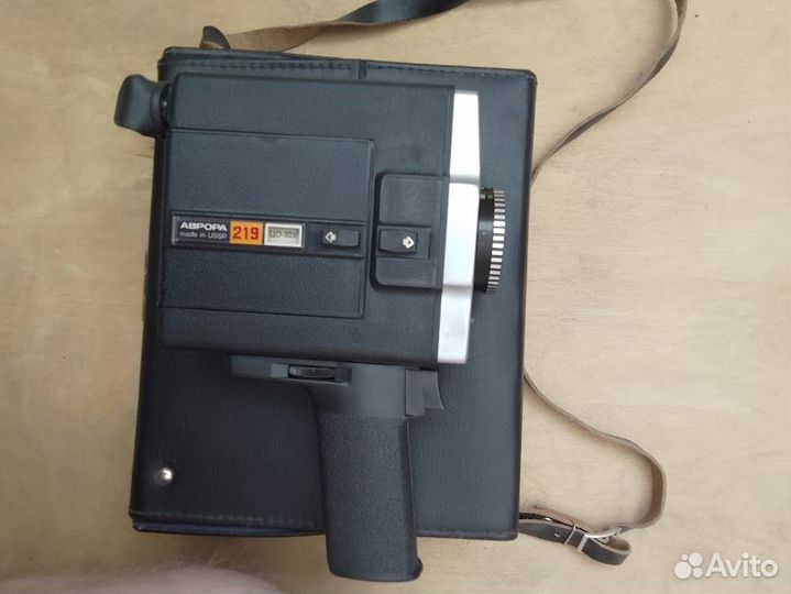 2 фотоаппарата и 2 кинокамеры