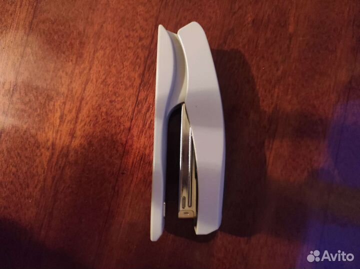 Степлер со скобами