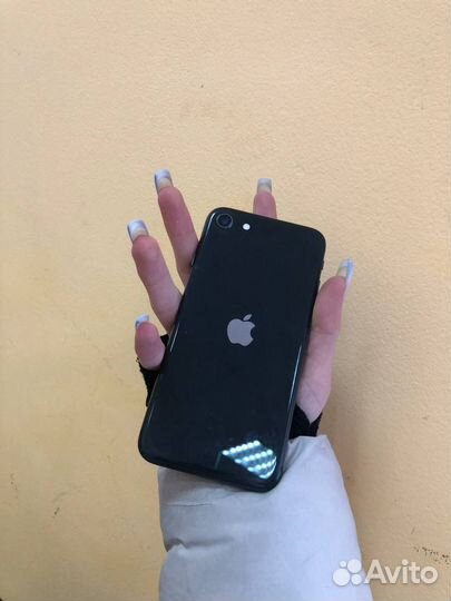 iPhone SE, 64 ГБ