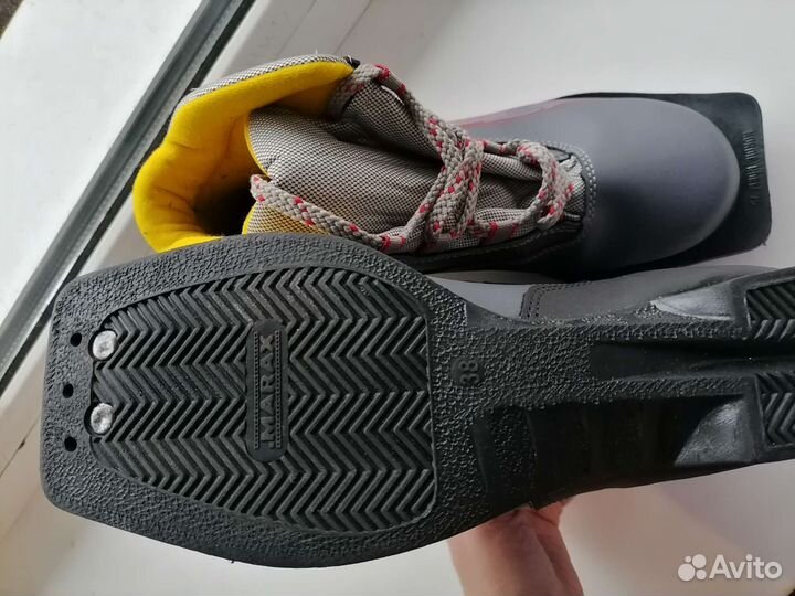 Лыжные ботинки