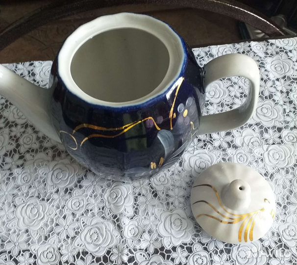 Чайник и сахарница