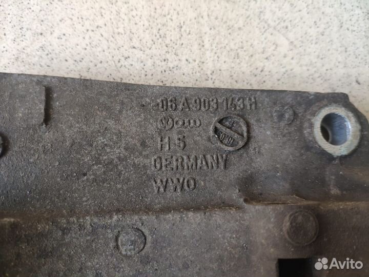 Кронштейн генератора Skoda Octavia 1 (A4)