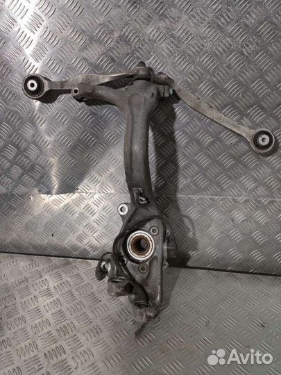 Кулак поворотный передний левый Audi A4 B7 (S4,RS4