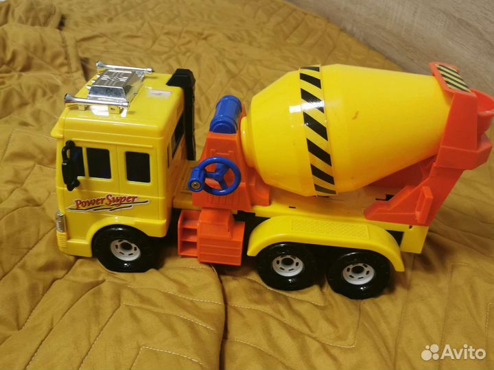 Грузовик бетономешалка