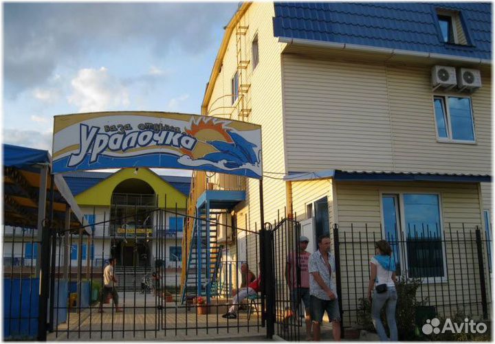 Кухонный работник в столовую