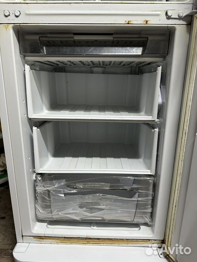 Холодильник аристон 200см