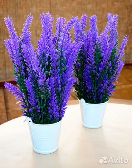 Искуственные цветы в горшке