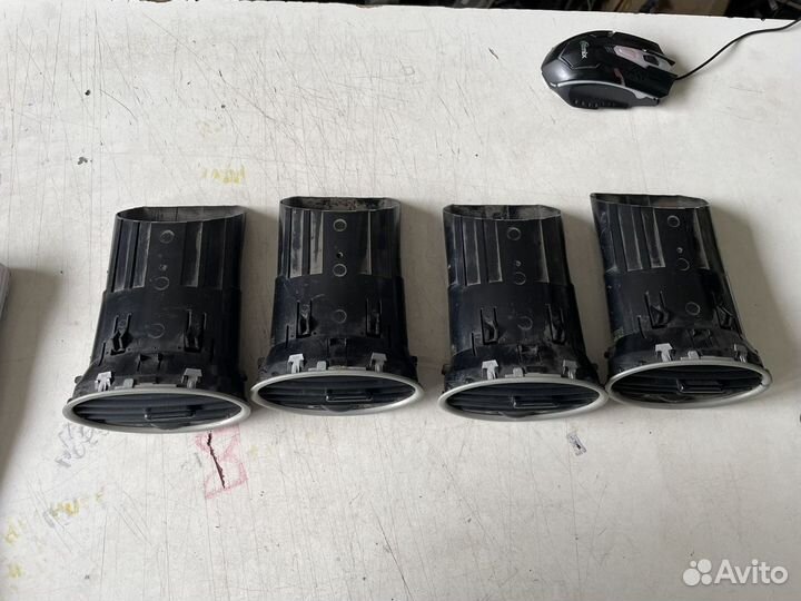 Дефлектор воздушный в торпедо Ford Focus 2