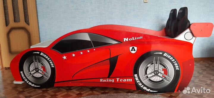 Детская кровать-машина б/у с матрасом