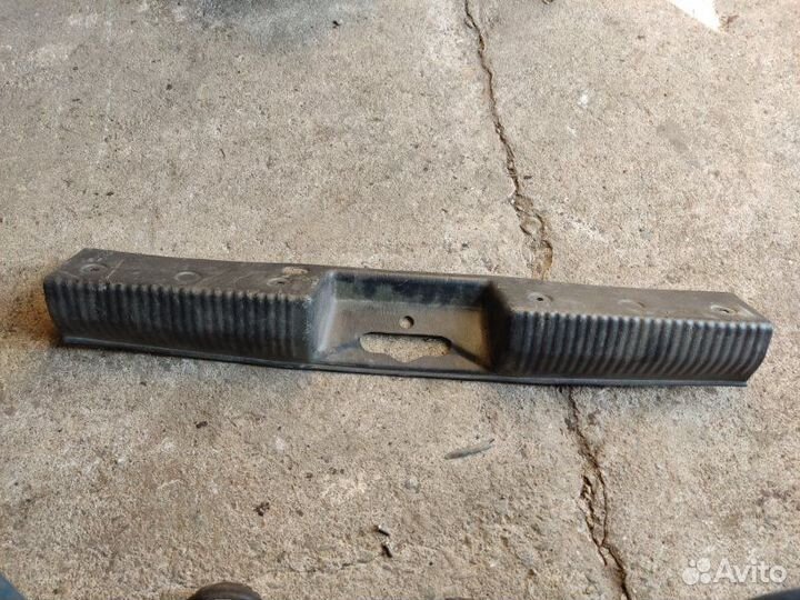 Накладка замка багажника Ford Focus 1 седан 2.0I