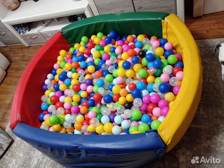 Сухой бассейн с шариками