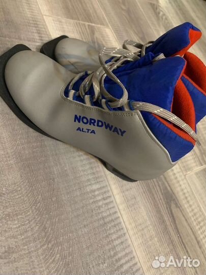 Лыжные ботинки