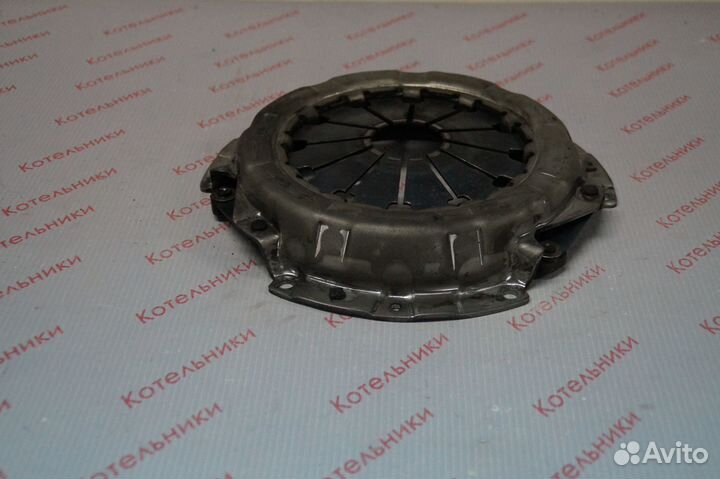 Nissan 30210-BU010 Корзина сцепления