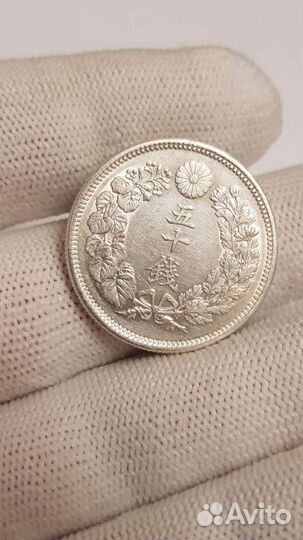 Серебряные монеты Японии