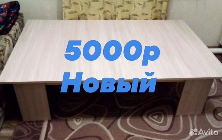 Попугай корелла с клеткой