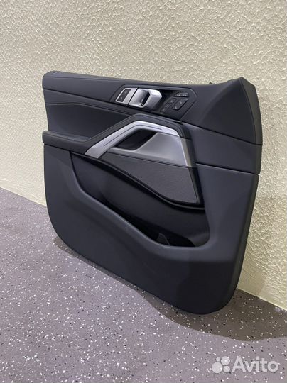 BMW X6 G06 обшивка карта двери