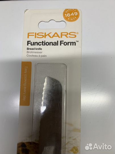 Нож для хлеба fiskars Functional Form