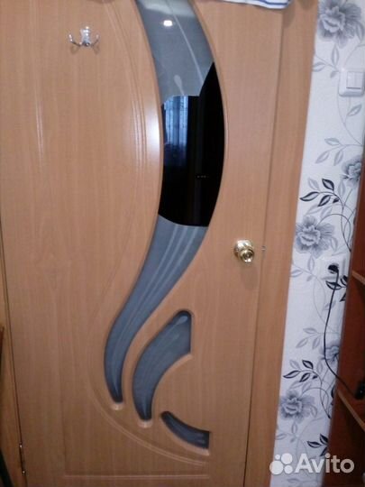 Делаю замену разбитого стекла в межкомнатной двери