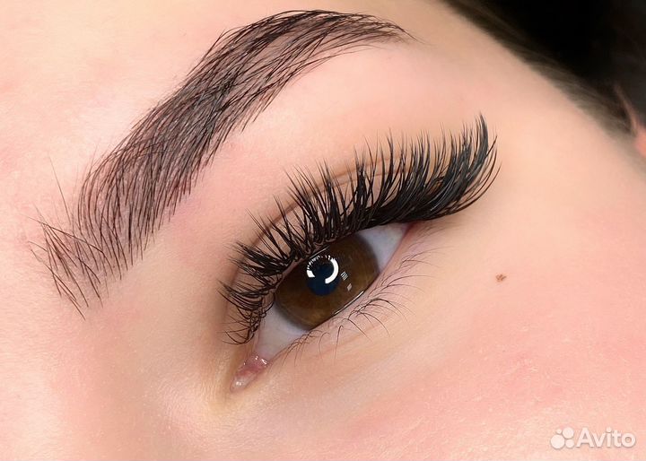 Наращивание ресниц и оформление бровей