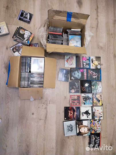 Две коробки CD дисков с музыкой