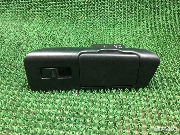 Кнопка управления стеклоподъемником задняя левая