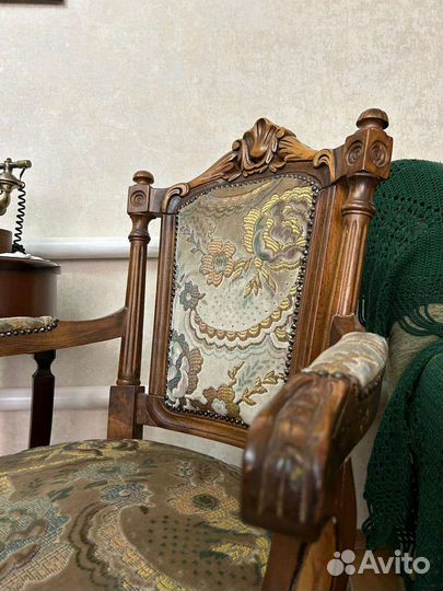 Антикварный стул кресло