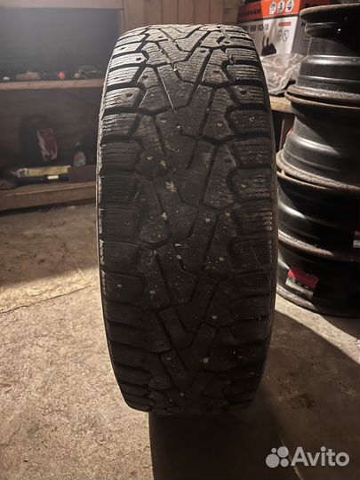 Pirelli Ice Zero 215/65 R16