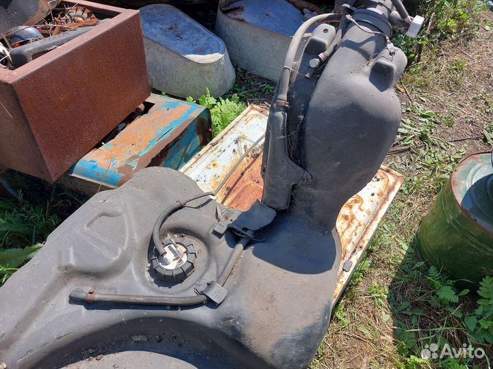 Бензобак Volkswagen Passat B3