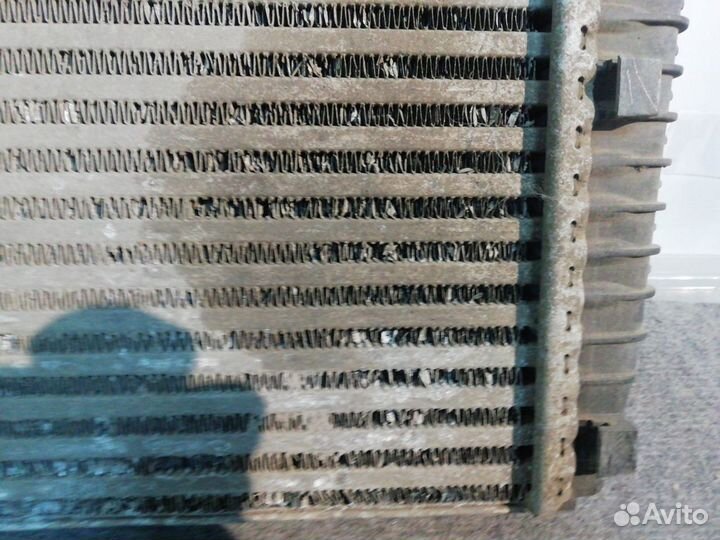 Интеркулер правый Дизель V-30L 7L6145804A