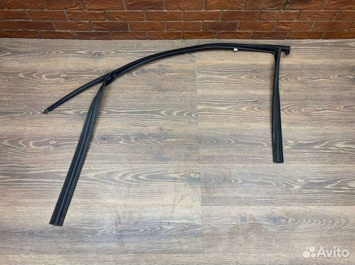 Уплотнитель стекла двери передний левый Bmw X5 G05