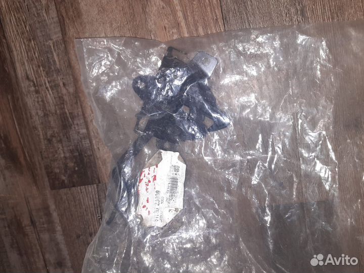 Замок капота 811302J000